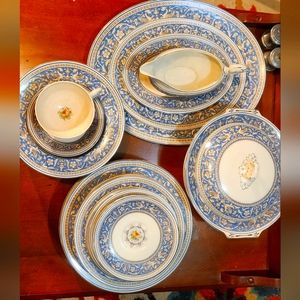 COPY1 - Vintage discontinued Medici Sky Blue by Myott Staffordshire split in 3